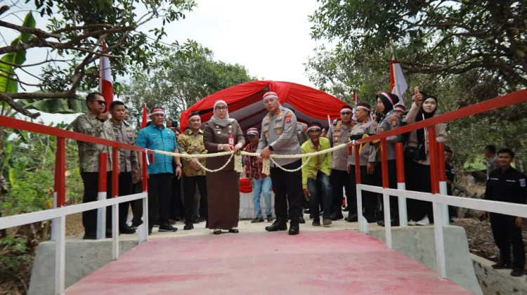 Polda Kalsel Resmikan 22 Jembatan Merah Putih Presisi