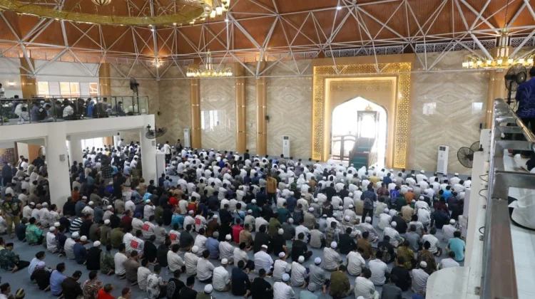 Sholat Jum'at Perdana Masjid Syekh Muhammad Arsyad Al Banjari Dipadati Jamaah