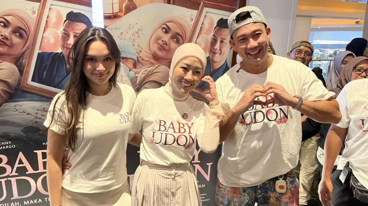Denny Sumargo dan Caitlin Sapa Penonton "Baby Udon" di Banjarmasin