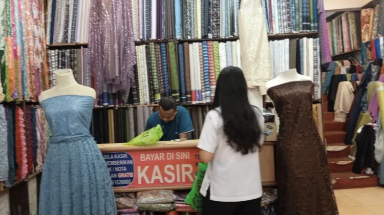 Kebutuhan Sandang Meningkat, Kain Polosan Banyak Dicari