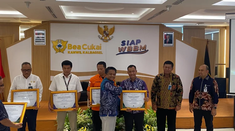 BRI Region 14 Banjarmasin Raih Bea Cukai Award