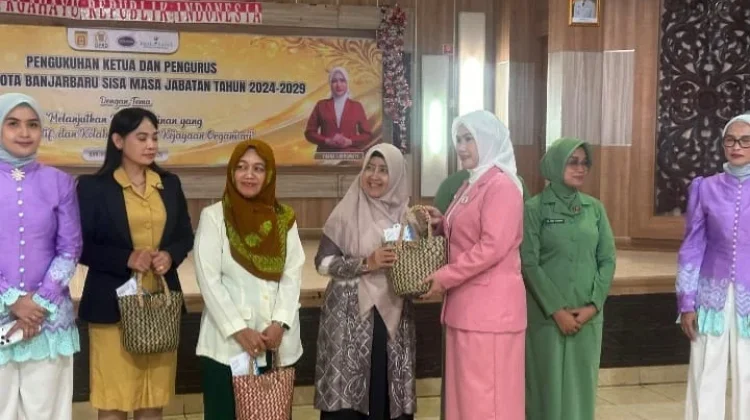 Organisasi Wanita Banjarbaru Meriahkan HUT RI dengan Lomba Kreasi Buah