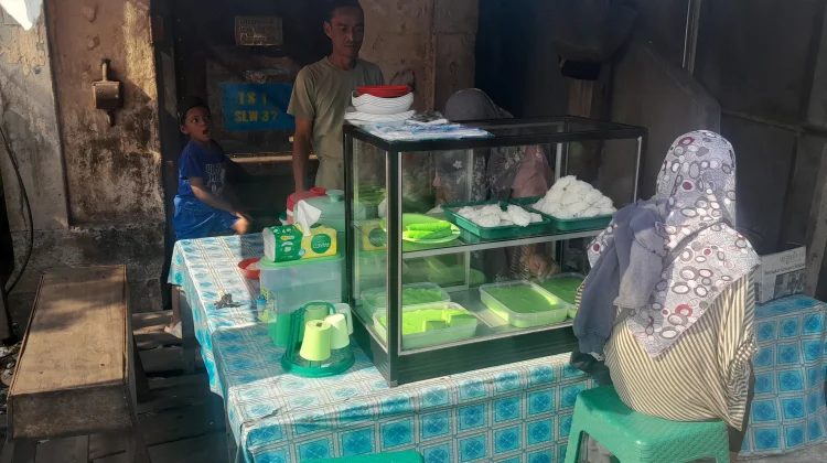 Pak Udin Penjual Wadai Banjar dengan aneka Pilihan.