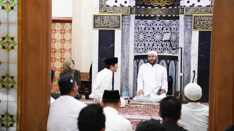 Hasnuryadi dan Keluarga PS Barito Putera Silaturahmi dengan Habib Syech di Solo