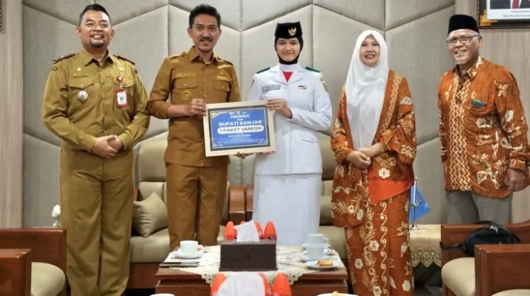 Bupati Banjar Apresiasi Anggota Paskibraka Nasional dengan Hadiah Umrah