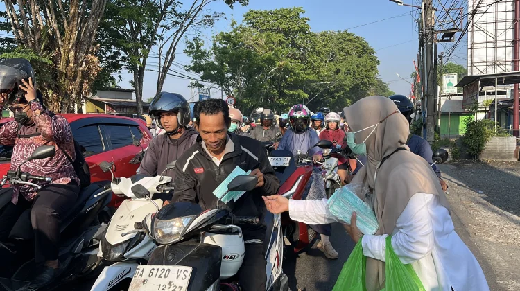 Kabut Asap Kian Pekat, Dinkes Banjarmasin Bagikan 20 Ribu Masker