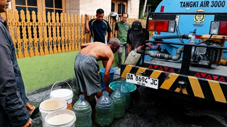Air Bersih Seret, PAM Bandarmasih Turunkan Mobil Tangki ke Wilayah Ujung