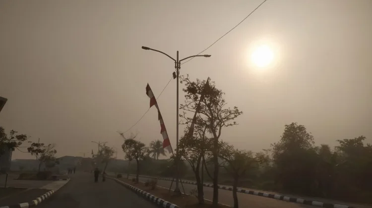 Kalsel Cerah Berawan, Banjarmasin Diselimuti Kabut Asap