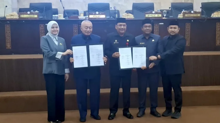 DPRD Kalsel Setujui Dua Raperda Strategis Dalam Paripurna