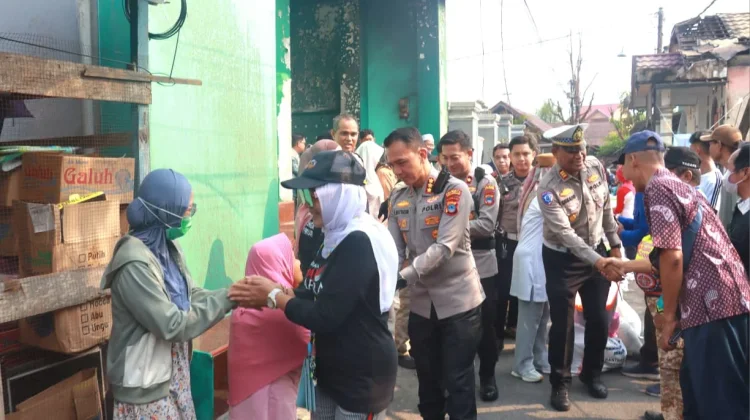 Polresta Banjarmasin Bantu Warga Terdampak Kebakaran
