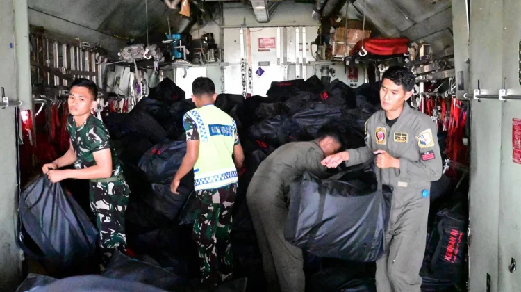 Hercules TNI Bawa Ratusan APD untuk Perkuat Penanganan Karhutla Kalsel