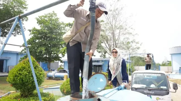 PAM Bandarmasih Pastikan Distribusi Air Tangki Merata, Layani Sesuai Antrean