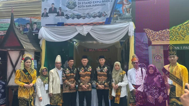 Bupati Lamongan Apresiasi Stand MAN 2 Banjarmasin di EXTRANAS 2026