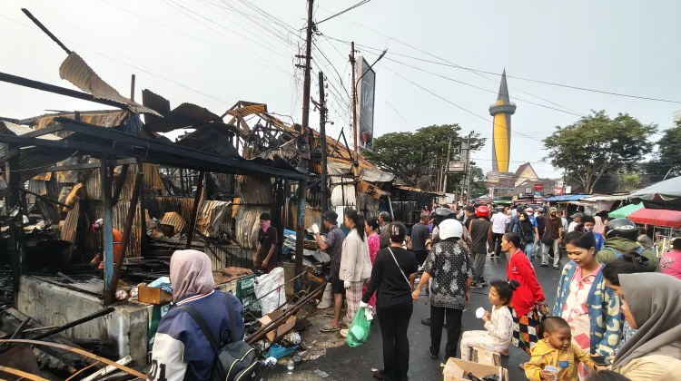 Kebakaran di Pasar Lama Laut Banjarmasin, Belasan Bangunan Pedagang Ludes