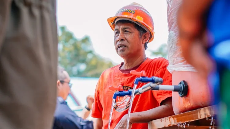 Kemarau Panjang, Air Bersih Disalurkan ke Warga Kemuning