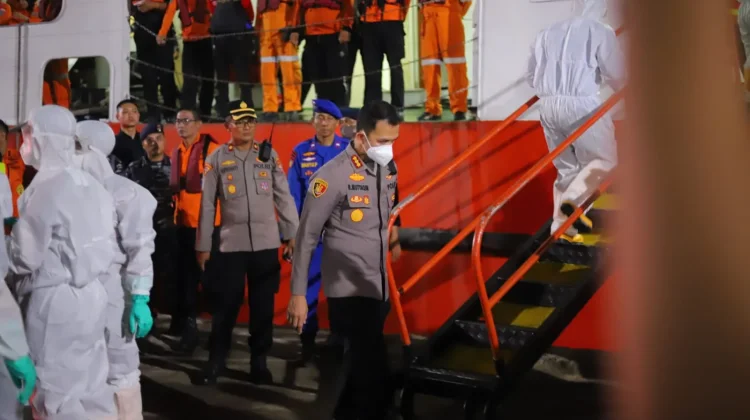 Polresta Banjarmasin Amankan Evakuasi Korban KM Virgo di Pelabuhan Trisakti