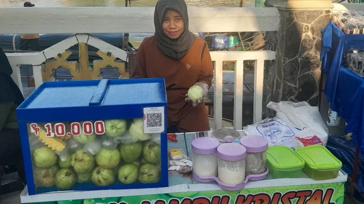 Rujak Jambu Kristal Segar dan Lezat Buatan Ibu Ayu