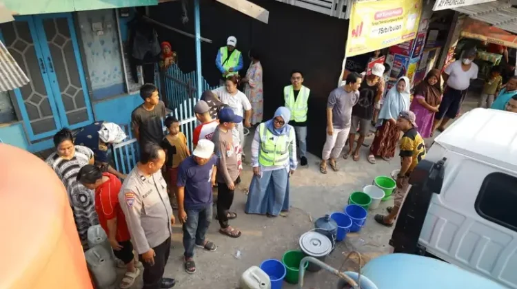 Atasi Dampak Kemarau, PAM Bandarmasih Salurkan Bantuan Air Bersih ke Banyiur Luar