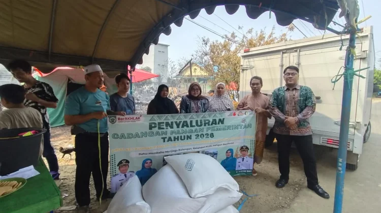 Bantu Korban Kebakaran, DKP3 Balangan Salurkan 288 Kg Beras CPP