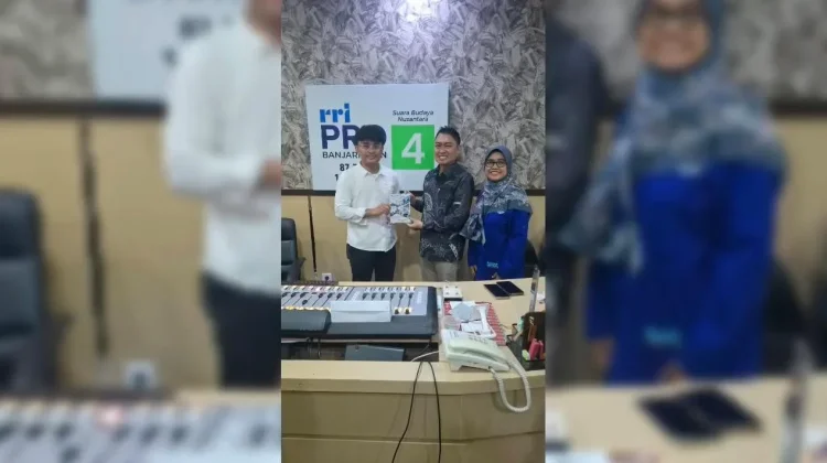RRI Pro 4 Banjarmasin Terima Booklet Dokumentasi Masjid Bersejarah Kalsel