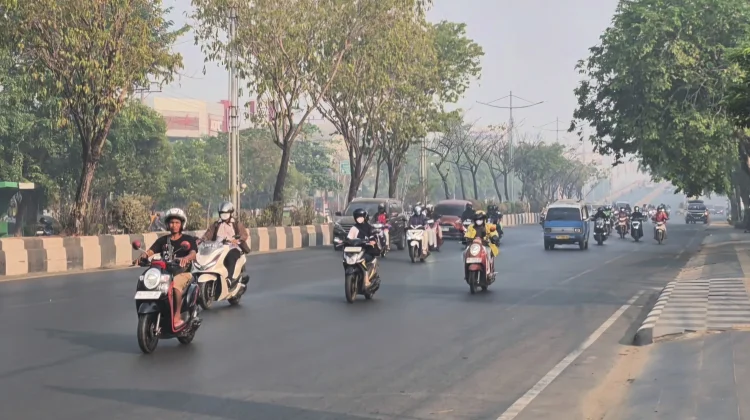 Kualitas Udara Memburuk akibat Kabut Asap, Aktivitas Warga Terdampak