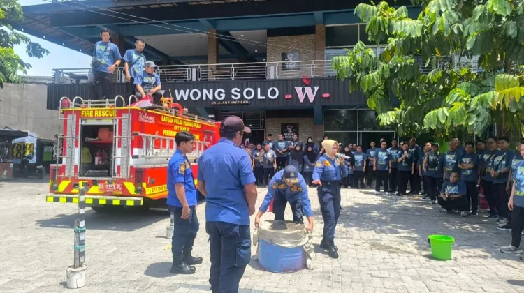 Wongsolo Gelar Pelatihan Penanganan Kebakaran Mandiri