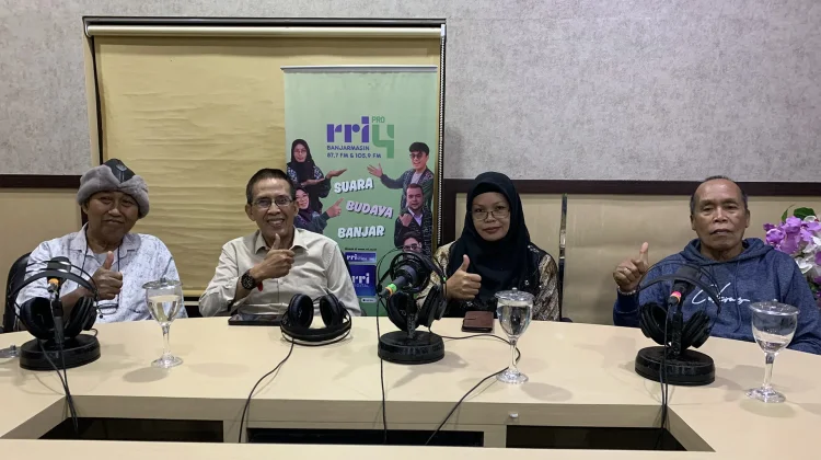 Tradisi Menginang Wariskan Nilai Keramahan dan Kebersamaan