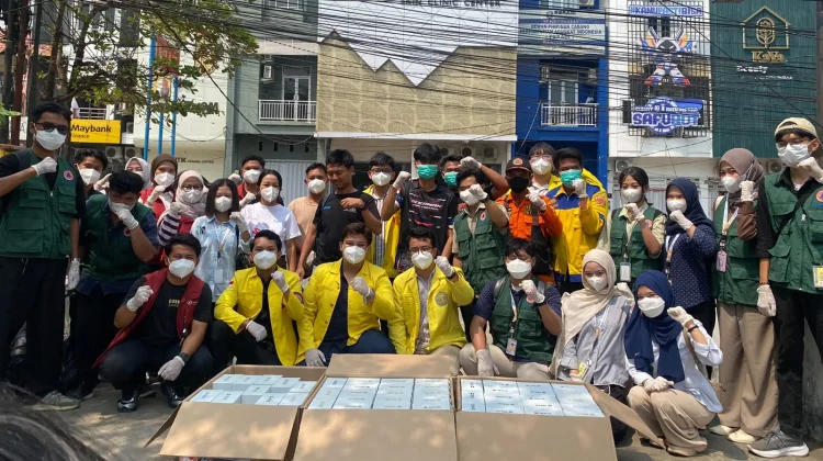 BEM UI dan Relawan Bagikan Ribuan Masker untuk Warga Banjarmasin - RRI ...