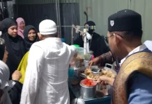 Berbagi Untuk Jama'ah Saat Haul Guru Zuhdi