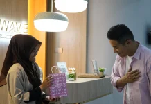 Bandara Syamsudin Noor Bagi Hadiah Valentine ke Penumpang