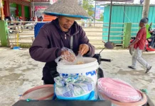 Menjemput Rezeki dari Tahu, Perjuangan Amang Amat di Banjarbaru