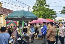 Tinjau Aktivitas Pasar Wadai Ramadan, Bupati HSU: Tetap Jaga Kebersihan Lokasi