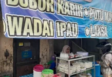 Warga Serbu Menu  Bubur Karih dan Wadai Ipau