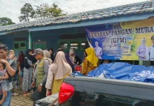 Beras Subsidi Ludes Diserbu Warga