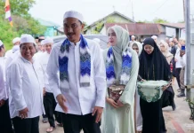 Bupati Banjar Serahkan  Bantuan  di Desa Manarap Baru