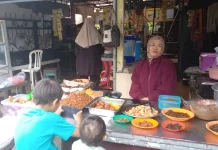 Warung Khadijah Laris selama Ramadan