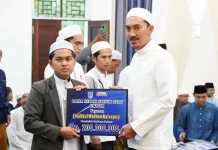 Pemkab Banjar Salurkan  Bantuan di Sambung Makmur