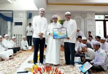 Bupati  Serahkan Hibah ,  Penguatan Kelembagaan dan Pembinaan Keagamaan