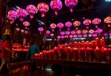 Puncak Cap Go Meh di Klenteng Tertua Berlangsung Khidmat