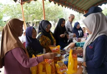 Warga Desa Mampari Antusias Sambut Pasar Murah di Batumandi