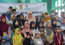 Hadirkan Senyum di Ramadhan, Wali Kota Banjarbaru Bagikan Santunan bagi Anak Yatim