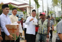 Kemenkum Kalsel Bagikan Takjil Ramadan untuk Masyarakat