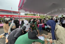 Ratusan Paket Sembako diserbu Warga dalam Pasar Murah BCSR