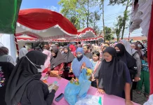 Masyarakat Tumpah Ruah Menyerbu Pasar Murah, Ribuan Paket Sembako Terjual