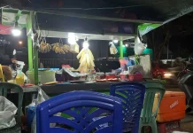 Angkringan Jagung Bakar Jalan Tarakan Banjarmasin Ramai  Pengunjung