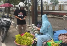 Meski Harga Naik, Kembang Barenteng Tetap Laris Jelang Lebaran