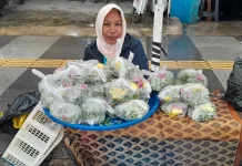 Menjelang Lebaran Kembang berenteng Kini Marak Dijual