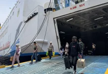 Penumpang Kapal Laut di  Pelabuhan Trisakti Banjarmasin Nikmati Arus Balik