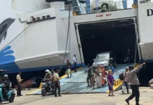 Puluhan Personil Amankan Aktivitas Arus Balik Lebaran di Pelabuhan Trisakti