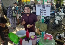 Jajanan Es Krim Rasa Durian Buatan Pak Syam